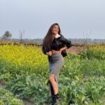 Ishita Raj Sharma Instagram - No Sarson ke khet, No Patiala suit, Just some sun in this chill is All- to set the mood!! 📸 - @mesunnysingh 🤗 . . . Jacket @tanandbrun Chandigarh