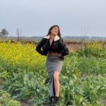 Ishita Raj Sharma Instagram - No Sarson ke khet, No Patiala suit, Just some sun in this chill is All- to set the mood!! 📸 - @mesunnysingh 🤗 . . . Jacket @tanandbrun Chandigarh