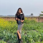Ishita Raj Sharma Instagram - No Sarson ke khet, No Patiala suit, Just some sun in this chill is All- to set the mood!! 📸 - @mesunnysingh 🤗 . . . Jacket @tanandbrun Chandigarh