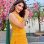 Ishita Raj Sharma Instagram - यूँ इश्क़ हो गया है शायद इक तसव्वुर से हमें, की चाहत की हद्द की चाहत है हमें।- I.R #ख़्याल #selfmusing💫 #ishitawrites