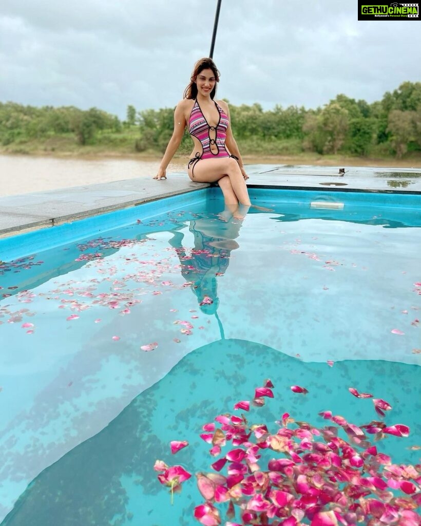 Ishita Raj Sharma Instagram - Weekend getaway be like- Hot pool and some roses 🥀 essential for your daily doses🌸