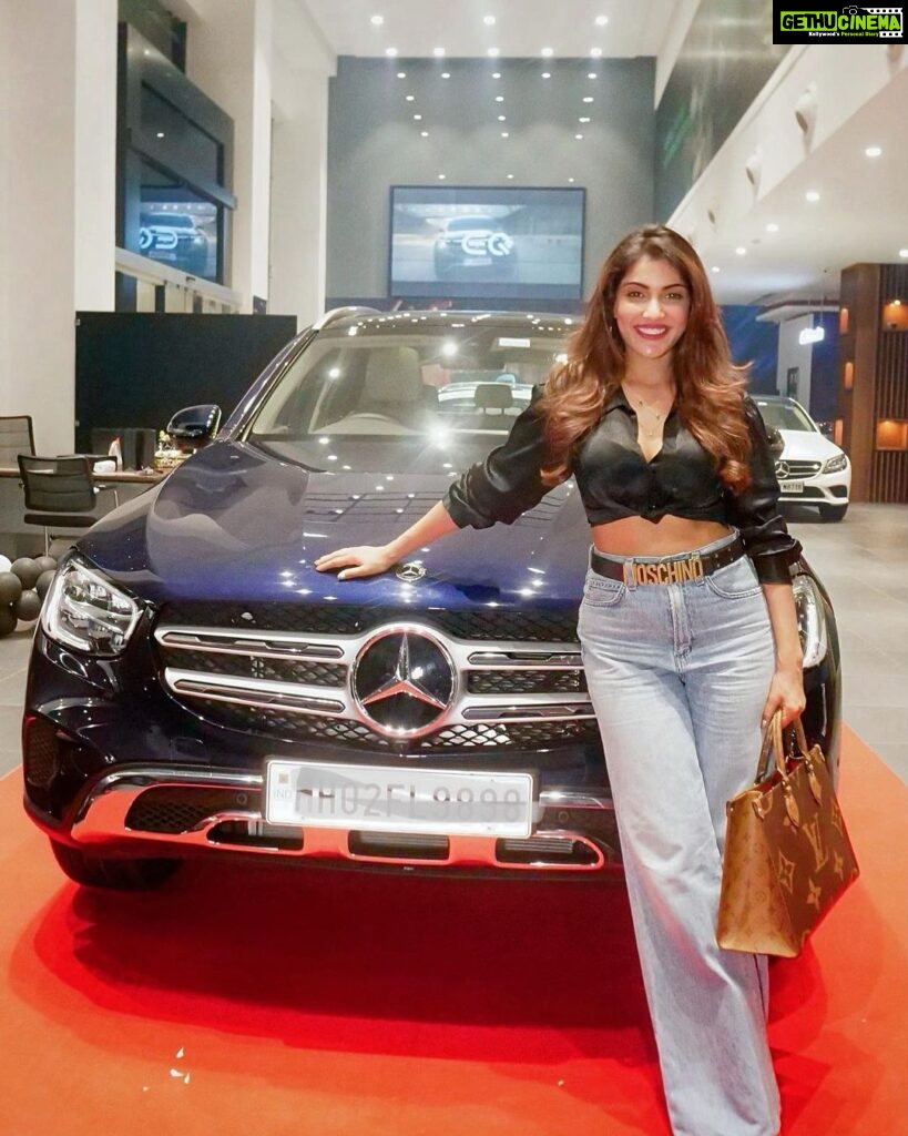 Ishita Raj Sharma Instagram - Dear diary, I bought my first car!! Yayy😁 It’s true, fortunate are those who have the constant support of their parents, and I can’t deny I’ve been that lucky child. And even though, you can’t repay the debt of selfless love, but I’ve always wanted to do something on my own to revert at least a fragment of what I’ve been bestowed with. And that’s what makes this car, extra special! Because this is, well my first that I could buy on my own. First I thought that it’s the car that would make me happy BUT now I know, it isn’t the car, but the thought it leaves me with- that l’m wee bit capable of doing something for them. So to the ones who said money can’t buy happiness, maybe didn’t know it wasn’t the happiness of material things but rather the happiness you could afford to make your loved ones feel proud, anyway possible. On that note, Thankyou mumma papa for believing ❤️ and the universe for blessing.🤞 Keep workin hard and one day, you’ll reap! And hey, most importantly… Enjoy life while it lasts😜 #simplegospel @autohangar . . #Mercedes-Benz #mercedessuv #cargram Auto Hangar-Mercedes-Benz
