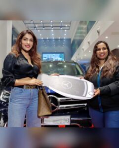 Ishita Raj Sharma Instagram - Dear diary, 
I bought my first car!! Yayy😁
It’s true, fortunate are those who have the constant support of their parents, and I can’t deny I’ve been that lucky child. And even though, you can’t repay the debt of selfless love, but I’ve always wanted to do something on my own to revert at least a fragment of what I’ve been bestowed with. And that’s what makes this car, extra special! 
Because this is, well my first that I could buy on my own. 
First I thought that it’s the car that would make me happy BUT now I know, it isn’t the car, but the thought it leaves me with- that l’m wee bit capable of doing something for them. 
So to the ones who said money can’t buy happiness, maybe didn’t know it wasn’t the happiness of material things but rather the happiness you could afford to make your loved ones feel proud, anyway possible. 
On that note, Thankyou mumma papa for believing ❤️ and the universe for blessing.🤞
Keep workin hard and one day, you’ll reap!
And hey, most importantly… Enjoy life while it lasts😜
#simplegospel 
@autohangar 
.
.
#Mercedes-Benz #mercedessuv #cargram