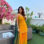 Ishita Raj Sharma Instagram - यूँ इश्क़ हो गया है शायद इक तसव्वुर से हमें, की चाहत की हद्द की चाहत है हमें।- I.R #ख़्याल #selfmusing💫 #ishitawrites