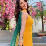Ishita Raj Sharma Instagram - यूँ इश्क़ हो गया है शायद इक तसव्वुर से हमें, की चाहत की हद्द की चाहत है हमें।- I.R #ख़्याल #selfmusing💫 #ishitawrites