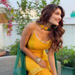 Ishita Raj Sharma Instagram - यूँ इश्क़ हो गया है शायद इक तसव्वुर से हमें, की चाहत की हद्द की चाहत है हमें।- I.R #ख़्याल #selfmusing💫 #ishitawrites