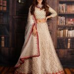 Ishita Raj Sharma Instagram - In a world full of trends, sometimes you just want to go classic! . Campaign shoot with @archanakochharofficial Photography @theweddingrivazz HMU @celebsmakeupbysejal