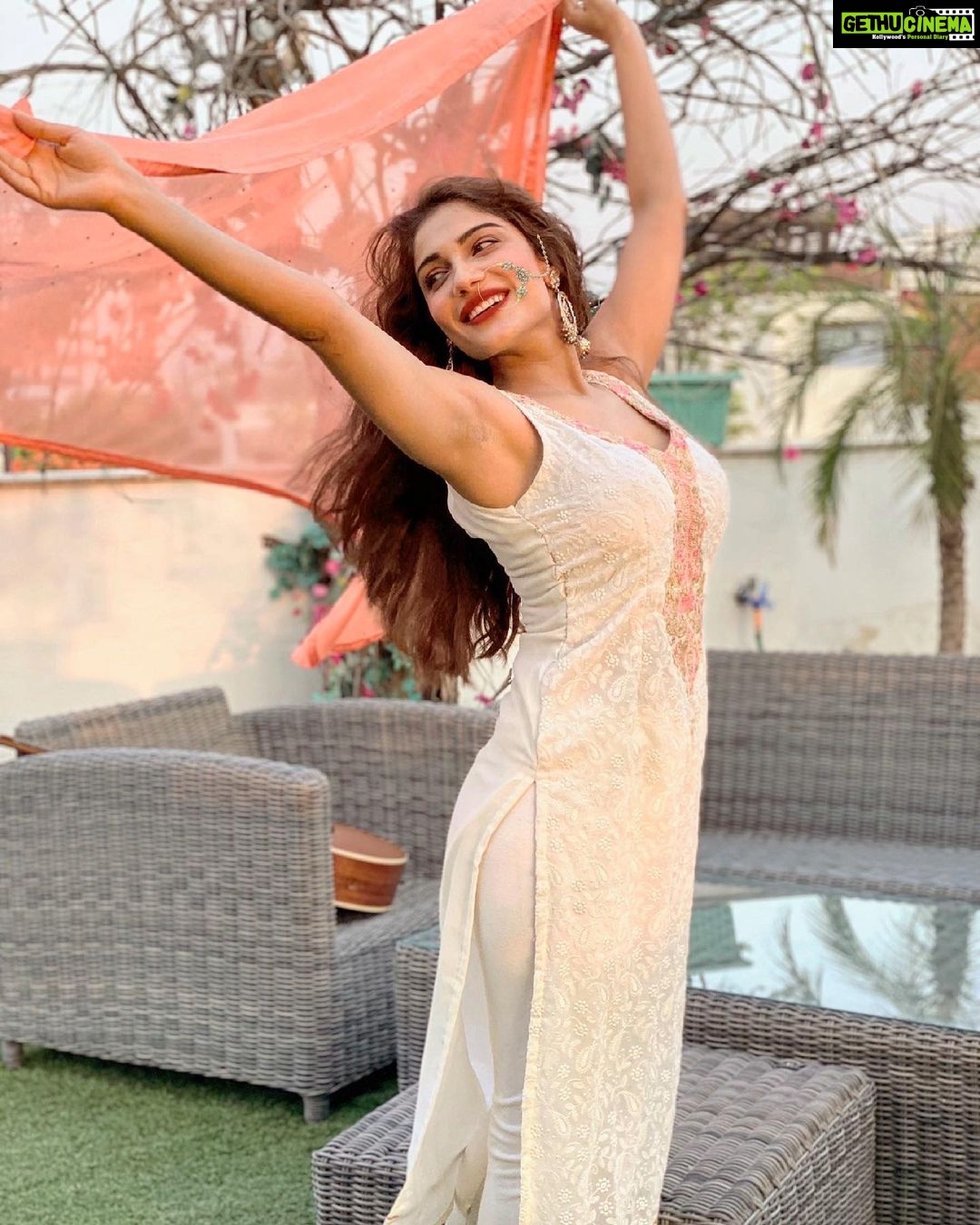 Ishita Raj Sharma Instagram - Khair Mubarak 🤲✨ . . #eidmubarak #eid2021 #festive #prayformankind #faith #believe #hope