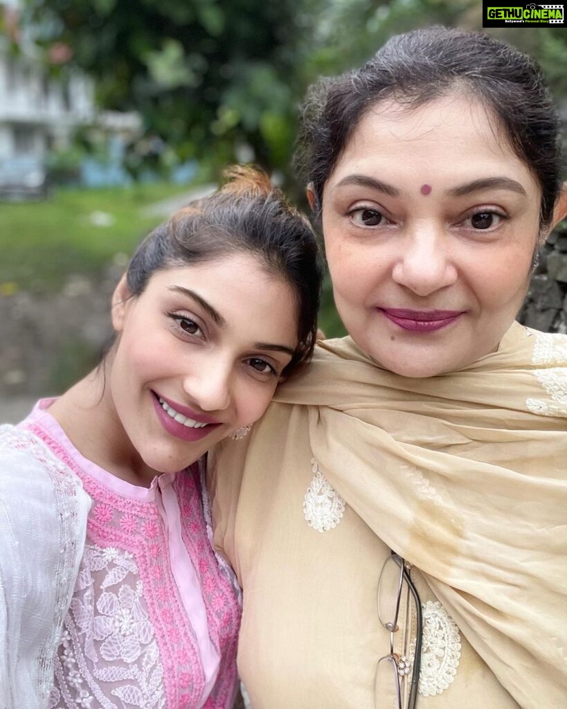 Ishita Raj Sharma Instagram - My happy place. My home. Forever. Always! Happy mummas day to my beautiful mom and to all the wonderful mommy’s in the world ❤️ My World