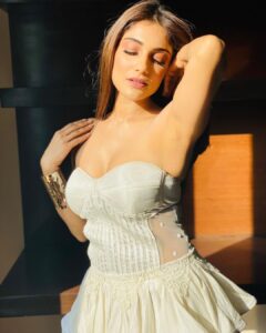 Ishita Raj Sharma Instagram - Call her beautiful like it’s her name! 
.
In @rinadhaka couture 
📸- @phatmanphoto 
HMU- @kavleen.kaur 
Styling - @stylekarma.bynupur 
@the_flossyvibe21
@miletalent