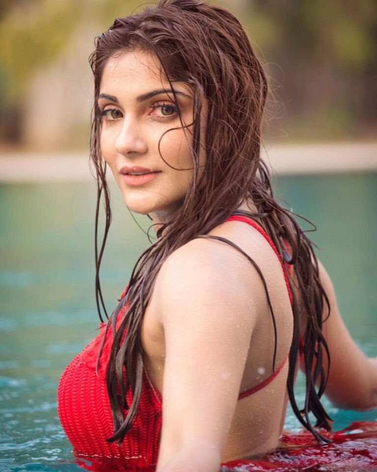 Ishita Raj Sharma Instagram - Fuel your pool! . . In @rinadhaka couture 📸 @phatmanphoto HMU- @kavleen.kaur Styling by @stylekarma.bynupur @the_flossyvibe21