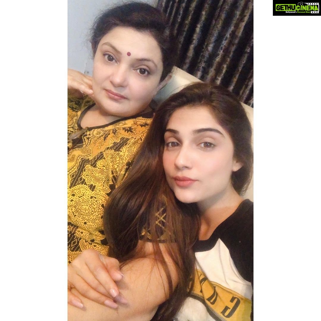 Ishita Raj Sharma Instagram - Happy Mother’s Day to my Numero Uno! I love you the most mumma❤️Don’t wanna waste a single chance of letting you know that 😘