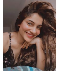Ishita Raj Sharma Instagram - When lockdown makes everyday look just the same and you can’t leave your bed. 
Good morning peeps🤗
Hope the sun is shining brighter today on y’all!