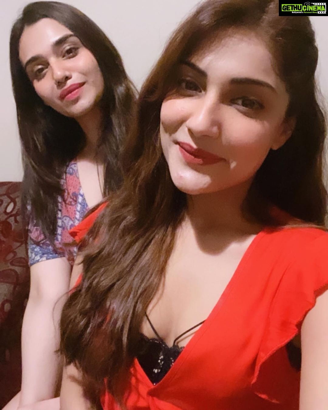 Ishita Raj Sharma Instagram - Who said Valentine is only for lovers!!?? #friendsgiving