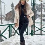 Ishita Raj Sharma Instagram - Experience yourself to know this 😍❄️ Gulmarg, Kashmir