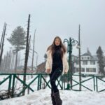 Ishita Raj Sharma Instagram - Experience yourself to know this 😍❄️ Gulmarg, Kashmir