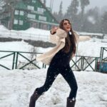 Ishita Raj Sharma Instagram - Experience yourself to know this 😍❄️ Gulmarg, Kashmir