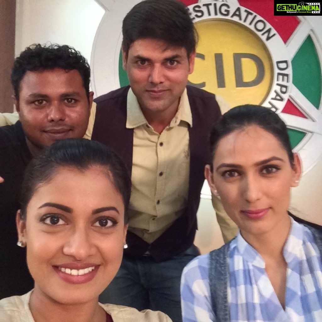 Janvi Chheda Instagram - BIRTHDAY KIDS🎂 . Happy Birthday to Freddy Sir aka @dineshphadnis, forever young, armed with the best punchlines! . Happy Birthday to @amaanisatrala. Such a sweetheart and we had a great time on the set! . #cid #cidbehindthescenes #throwback #nofilter #noedit
