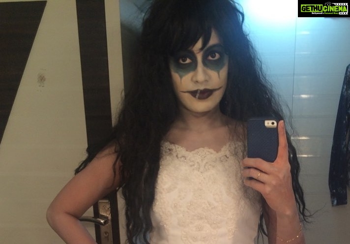 Janvi Chheda Instagram - BOO!!👻☠️ . . Perfect day to post these ugly but hilarious photos. Happy Halloween🎃 . P.S: 1st Pic mein humne Face Swap wala filter use kiya tha. 2nd Pic mein, maine CID mein bhoot ka disguise kiya tha. . #cid #nofilter #throwback