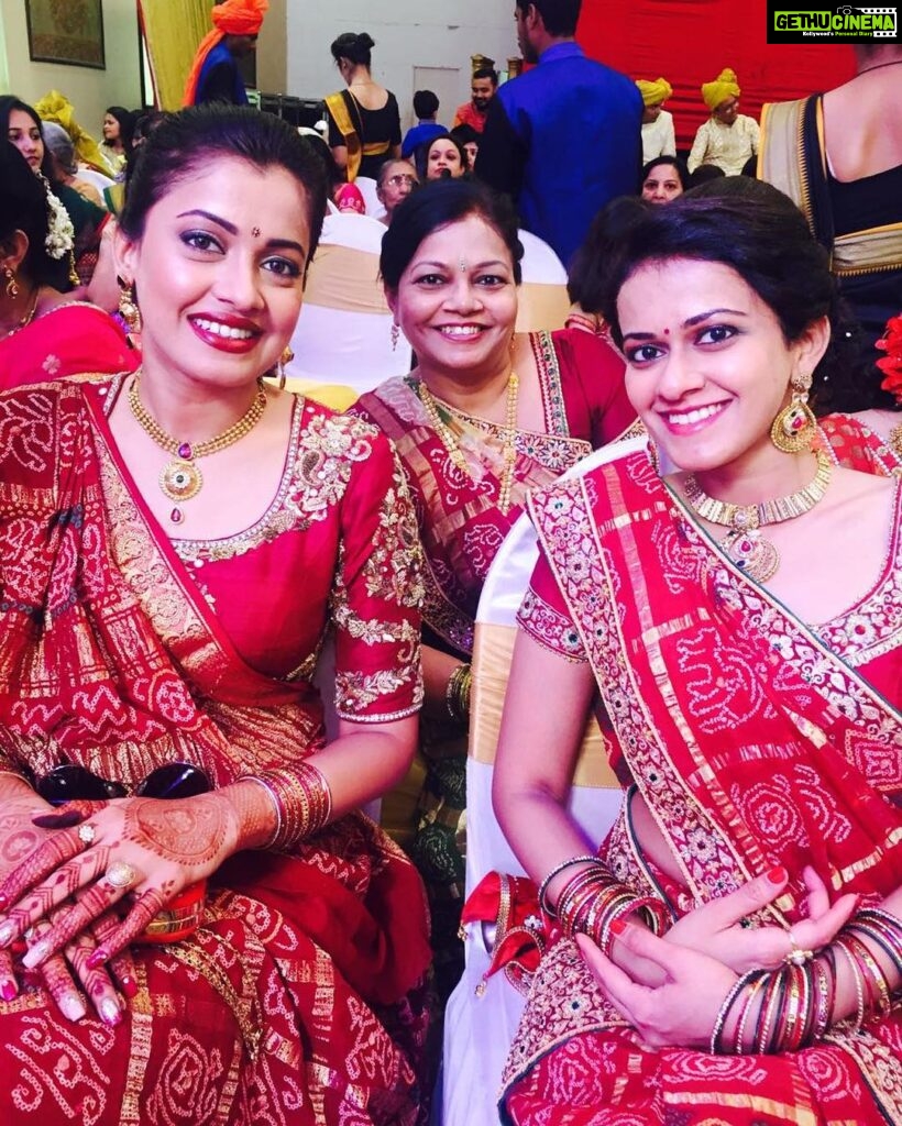 Janvi Chheda Instagram - Ladies in red!! I could die for these two😘😘 #ladyinred #indianwedding #veerdiwedding #traditional #saree #bandhani #gharchola #mehendi #nailart #nofilter