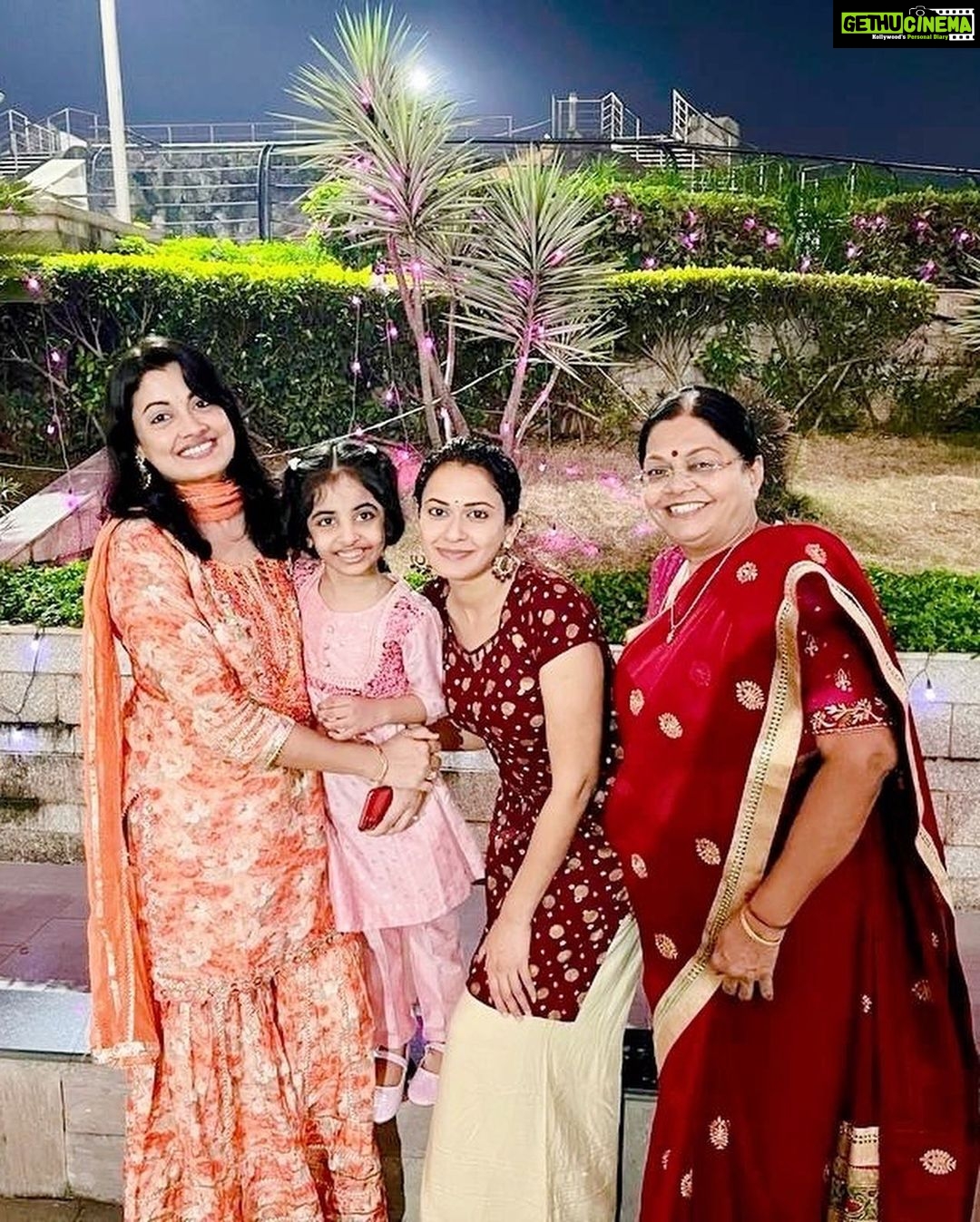 Janvi Chheda Instagram - Happy Diwali and a Prosperous New Year. . . Together on Diwali after more than a decade. And its just the beginning✈️🌊🏖️
