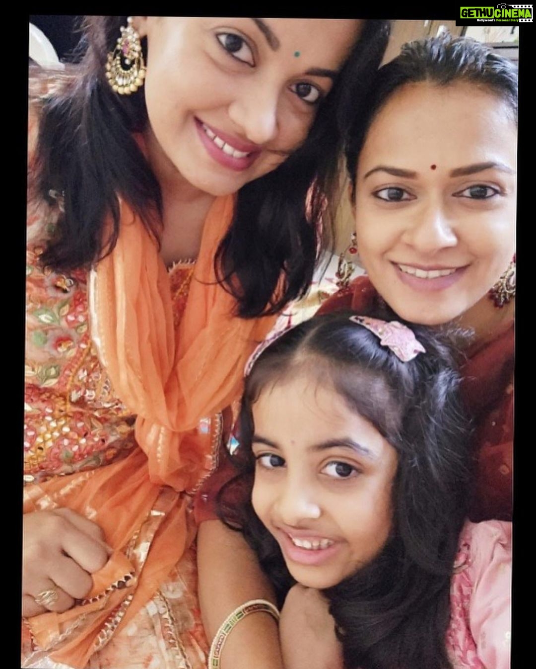 Janvi Chheda Instagram - Happy Diwali and a Prosperous New Year. . . Together on Diwali after more than a decade. And its just the beginning✈️🌊🏖️