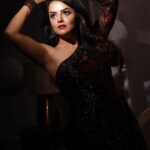 Jayshree Soni Instagram – Patli kamariya mori Haay haay haay….🙈

Glimpse of : What a lovely team worked with… ❤️

@roselinmiddleton_ @baliphotographyofficial @itssanjaymatharoo 

Reel Credit : @hariom.yaduwanshi 
@hairstylepuja 
Makeup : @mr__chishty__makeup 
@sheetal_pal @ankita_mishra2000