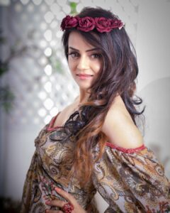 Jayshree Soni Instagram - Why chase you when I'm the catch?

Thanks to the team:
Photo credit: @baliphotographyofficial 

Fashion Designer: @roselinmiddleton_ 

Special thanks
@itssanjaymatharoo 

#photooftheday #photoshoot #me #lovemyself #mood #unstoppable #designer #instaphoto #instagram #model #fashionista #catchmeifyoucan