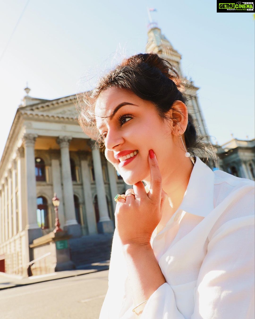Jayshree Soni Instagram - Look at the bright side of life…. . . . . . . . . . . . . #summer #sun #yellow #fav #sunshine #whiteshirt #atitude #positivevibesonly