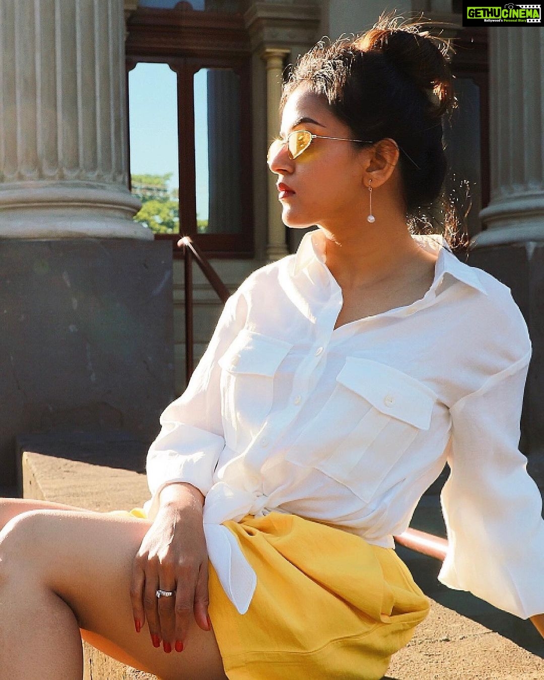 Jayshree Soni Instagram - Look at the bright side of life…. . . . . . . . . . . . . #summer #sun #yellow #fav #sunshine #whiteshirt #atitude #positivevibesonly