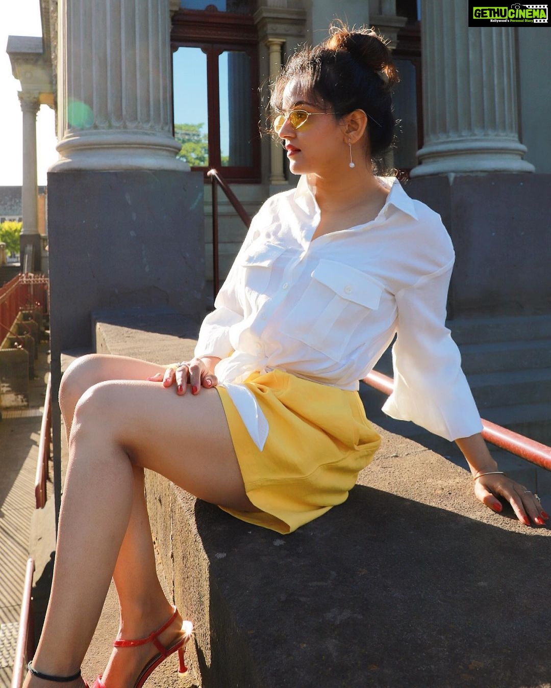 Jayshree Soni Instagram - Look at the bright side of life…. . . . . . . . . . . . . #summer #sun #yellow #fav #sunshine #whiteshirt #atitude #positivevibesonly