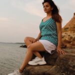 Jayshree Soni Instagram - कहीं दूर जब दिन ढल जाये... . . . . . . . . #instathought #seaside #sunset #instapost