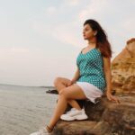 Jayshree Soni Instagram - कहीं दूर जब दिन ढल जाये... . . . . . . . . #instathought #seaside #sunset #instapost