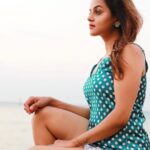 Jayshree Soni Instagram - इंतज़ार…. . . . . . . . . #seaside #sunset #intezar #cantwait #blessme #