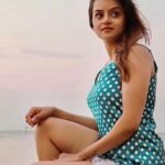 Jayshree Soni Instagram - इंतज़ार…. . . . . . . . . #seaside #sunset #intezar #cantwait #blessme #