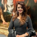 Jayshree Soni Instagram – Louvre Abu Dhabi, Abu Dhabi Museum😍 @adinlove6 
#abudhabi #abudhabimuseum #worldhistry #history #museum #art #kala #oldisgold #dubaitrip #march #2022 #indianwear #black The Louvre Abu Dhabi Museum