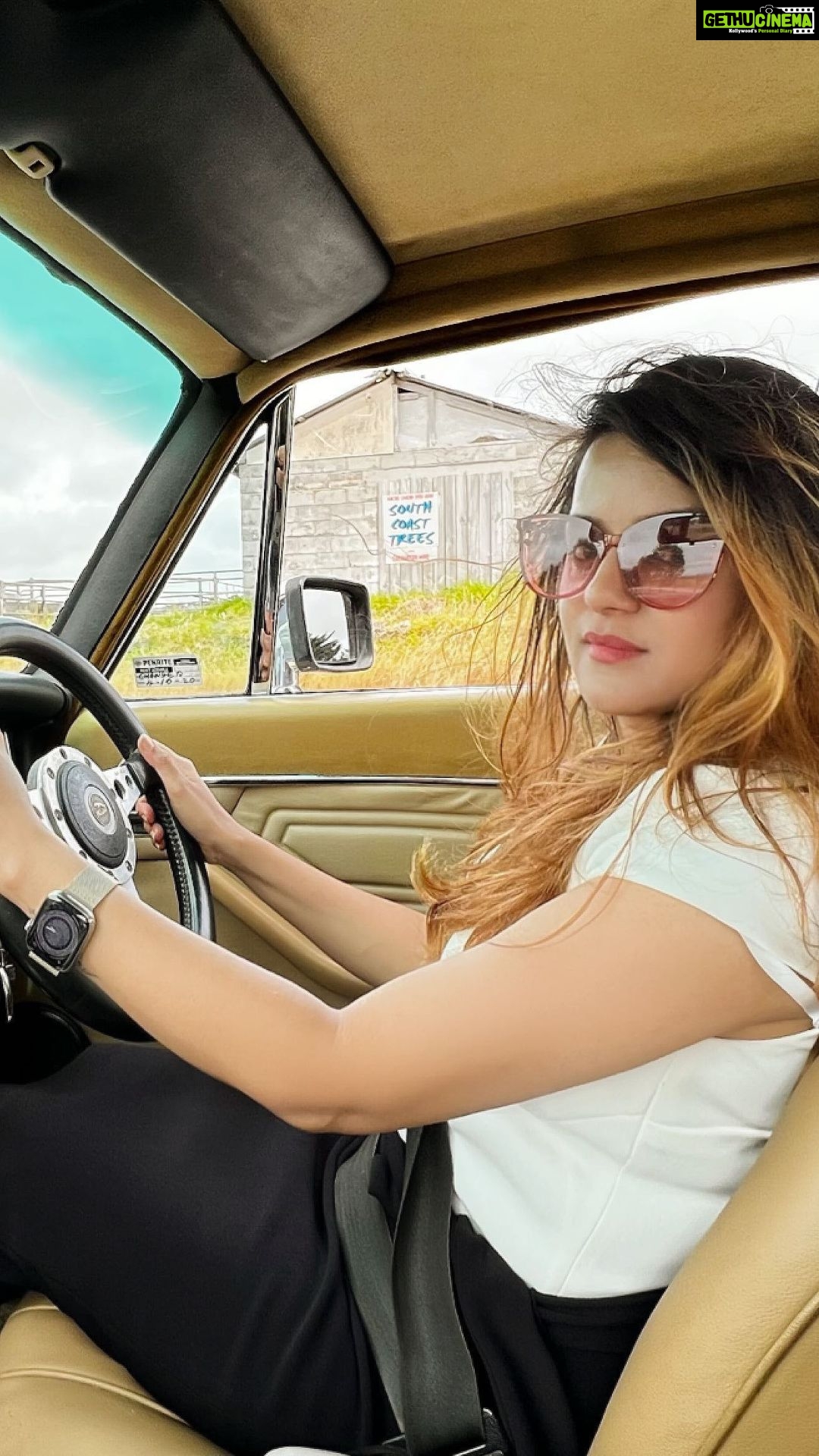 Jayshree Soni Instagram - Ooo betta ji… kismat ki hawa kabhi naram tau kabhi garam… @adinlove6 #vitagestyle #jaguar #longdrive #yellow #awesomemausam #driveyourstory #drivevintage #feel