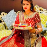 Jayshree Soni Instagram – Diwali eve… happinesses in the air… blessings, Maa Laxmi🙏 Prayers 🙏 🙏🙏🙏
@adinlove6 

#maalaxmi #diwali #festival #festivaloutfit #latepost #celebration #divine #lights #candles #lahnga