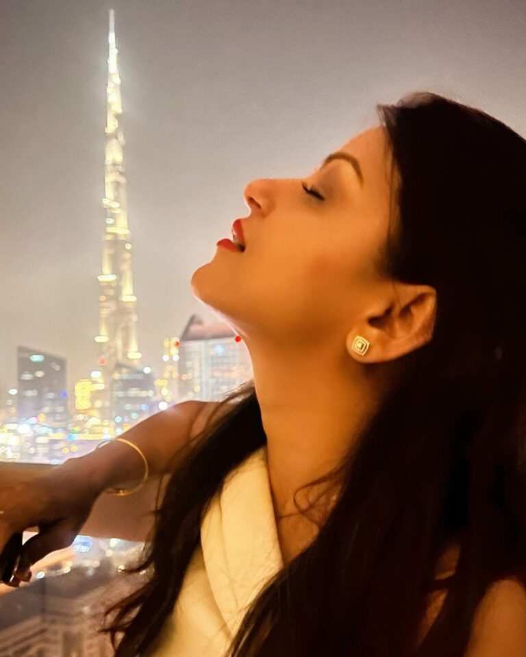 Jayshree Soni Instagram - I Love Dubai in Every Way…………….❤️ @adinlove6. #you dubai #citylights #dubailife #burjkhalifa #beautiful #nightlife #dubainight #dubaiview #beforeparty #happiness #lifewithyou #travelphotography #humtum #iamemirati #travelling Dubai City