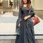 Jayshree Soni Instagram - Louvre Abu Dhabi, Abu Dhabi Museum😍 @adinlove6 #abudhabi #abudhabimuseum #worldhistry #history #museum #art #kala #oldisgold #dubaitrip #march #2022 #indianwear #black The Louvre Abu Dhabi Museum