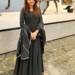 Jayshree Soni Instagram - Louvre Abu Dhabi, Abu Dhabi Museum😍 @adinlove6 #abudhabi #abudhabimuseum #worldhistry #history #museum #art #kala #oldisgold #dubaitrip #march #2022 #indianwear #black The Louvre Abu Dhabi Museum