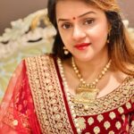 Jayshree Soni Instagram – Diwali eve… happinesses in the air… blessings, Maa Laxmi🙏 Prayers 🙏 🙏🙏🙏
@adinlove6 

#maalaxmi #diwali #festival #festivaloutfit #latepost #celebration #divine #lights #candles #lahnga