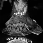 Jayshree Soni Instagram - Diwali eve… happinesses in the air… blessings, Maa Laxmi🙏 Prayers 🙏 🙏🙏🙏 @adinlove6 #maalaxmi #diwali #festival #festivaloutfit #latepost #celebration #divine #lights #candles #lahnga