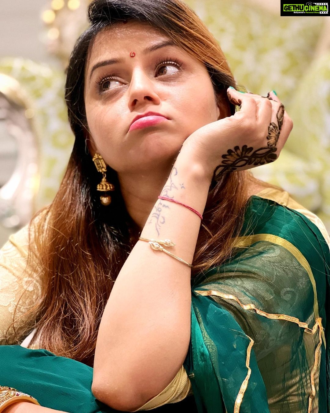 Jayshree Soni Instagram - Never knew Karwa Chauth Could be this much special & credit goes to you….Pati 👏👏👏@adinlove6 You make everyday special for me….Day started with your Sargi and ended with your Dal makhni… which was 1000/100… amazingly delicious…. tumhare hath ki dal makhni ke liye Mai har maheene karwa chauth Karne ko taiyaar hun..🤣🤣🤣 Thanks Chanda Her Saal meri bhi umar lambi karne ke liye🙏❤️😘 Tum hi ho Bandhoo Sakha tumhi ho…❤️😘❤️Mera Adrak #karwachauth #soulmates #twinflame Australia