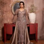 Jayshree Soni Instagram – This Rose Gold Gown is made of Georgette Satin with Embroidered Net Work! 🥰
The gown has a very attractive sweetheart neckline and a glossy and shiny tail-like pattern at the waist! 😍

To shop this look,
DM for customisation and to place order! ✅

Fashion Designer/Stylist: @roselinmiddleton_ 
Model : @jayshreesoni6
Photographer: @baliphotographyofficial
Assistant: @sheetal_pal @ankita_mishra2000 
Make-up Artist: @mr_chishty_makeup
Hairstylist: @hairstylepuja

.
.
.
#womenwear #womendress #roselinmiddleton #fashiondesigner #fashionstylist #trendyfashion #bluedress #tiedye Mumbai, Maharashtra