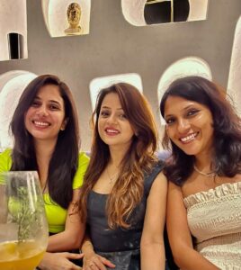 Jayshree Soni Instagram - Friends for Life…. Forever😘❤️😇
.
.
.
. 
#opakipos #greecetheme #friends #reunion #bff #saturdaynight #drinks #tequila #greekfood #greekmusic