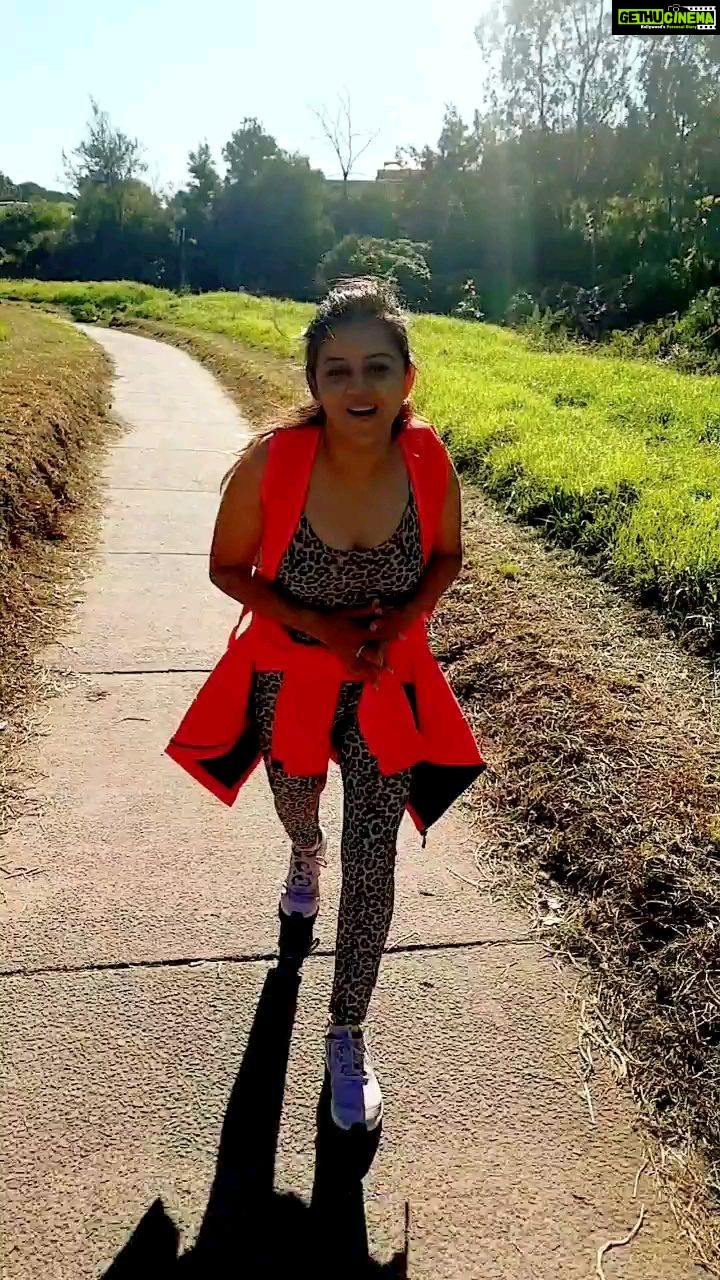 Jayshree Soni Instagram - Good Morning Everyone.... Keep Walking.