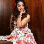 Jayshree Soni Instagram - 1, 2 or 3 ?? 🌺 . . . . . . Photo credits : @arnob_ghosh_ Hair : @shahingilani #loveflowers #photoshoot #mumbai #latepost #feel #instapost #instagram