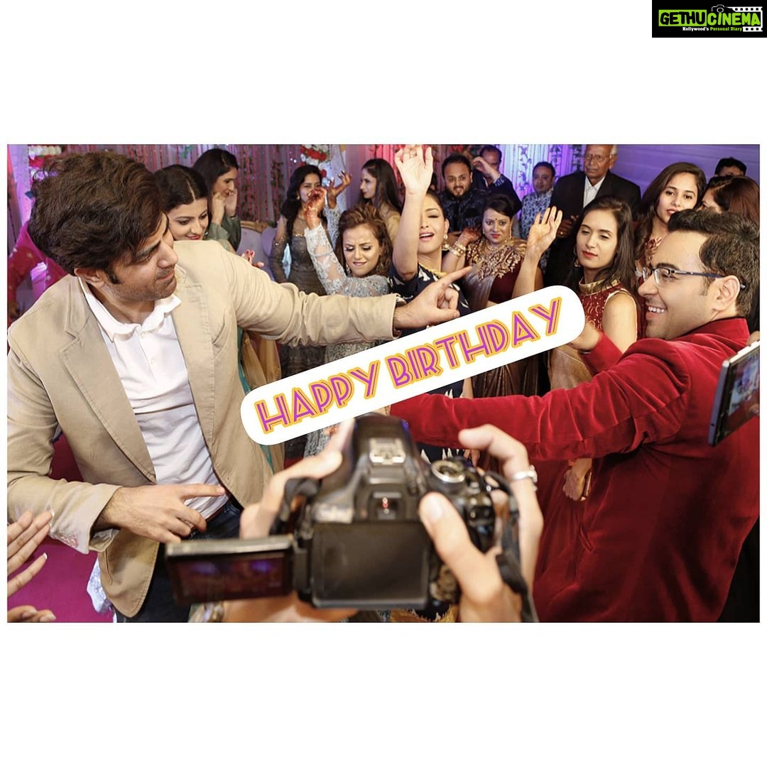 Jayshree Soni Instagram - Happy Birthday Vaanar ji..🐵 My very first Co-actor 🎎@manindersingh999 It's a Belated post, but what to do ? It was so hard to find out our pictures together. Can't believe we did a show together.. 2009 photos are so funny.... hahaha specially I am looking so dreadful 🤪🤪 This time will meet and first thing on list is a photo session 😄 much needed... Tennu taa pataa hi hai Jaipur dii kuddiyaan Best hondi ne... Te Chhetti Chetti Vyah daa card bhejo aur Nupur nu apni Votti bana lo... nai te koi vie Doctor, Engineer te IT daa mundaa ainnu chuckk ke le jaugaa 🤪❤❤🎊🎀🎁💃💃💃@the_nupur #happybirthday #birthdayparty #punjabidance Mumbai - The City of Dreams