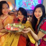 Jayshree Soni Instagram - No matter what country you belongs to... All it matters is the Celebrations and Enjoyment with Friends & Family...💃 #diwali2020 #indianwear #bindi #pooja